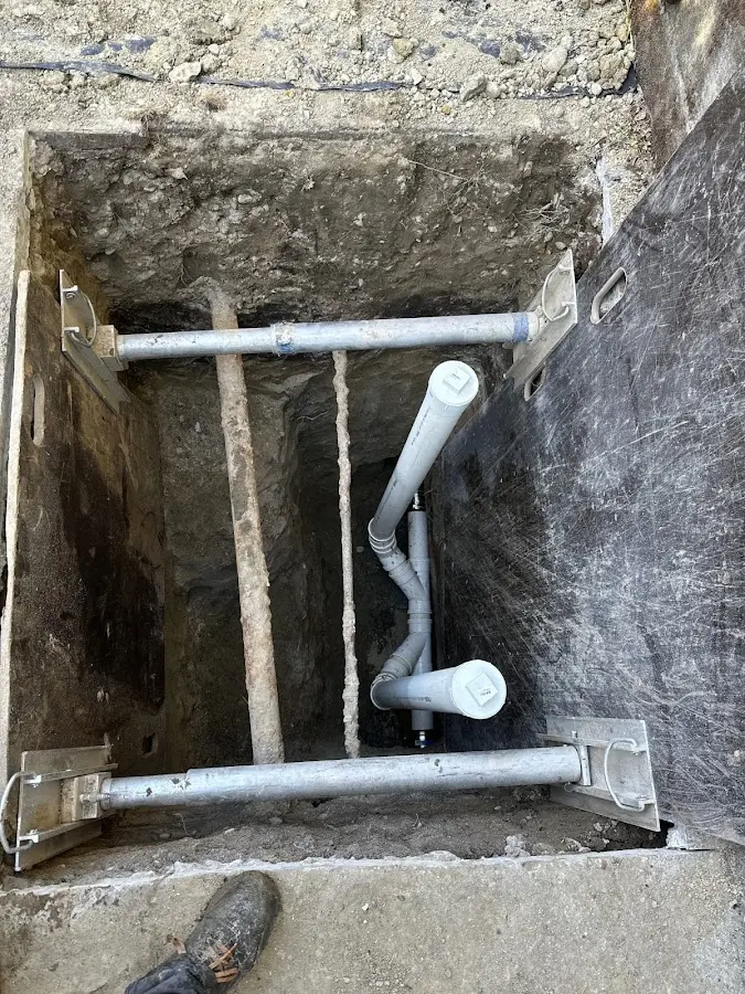 Experienced plumber completing Drain Cleaning work in Malibu